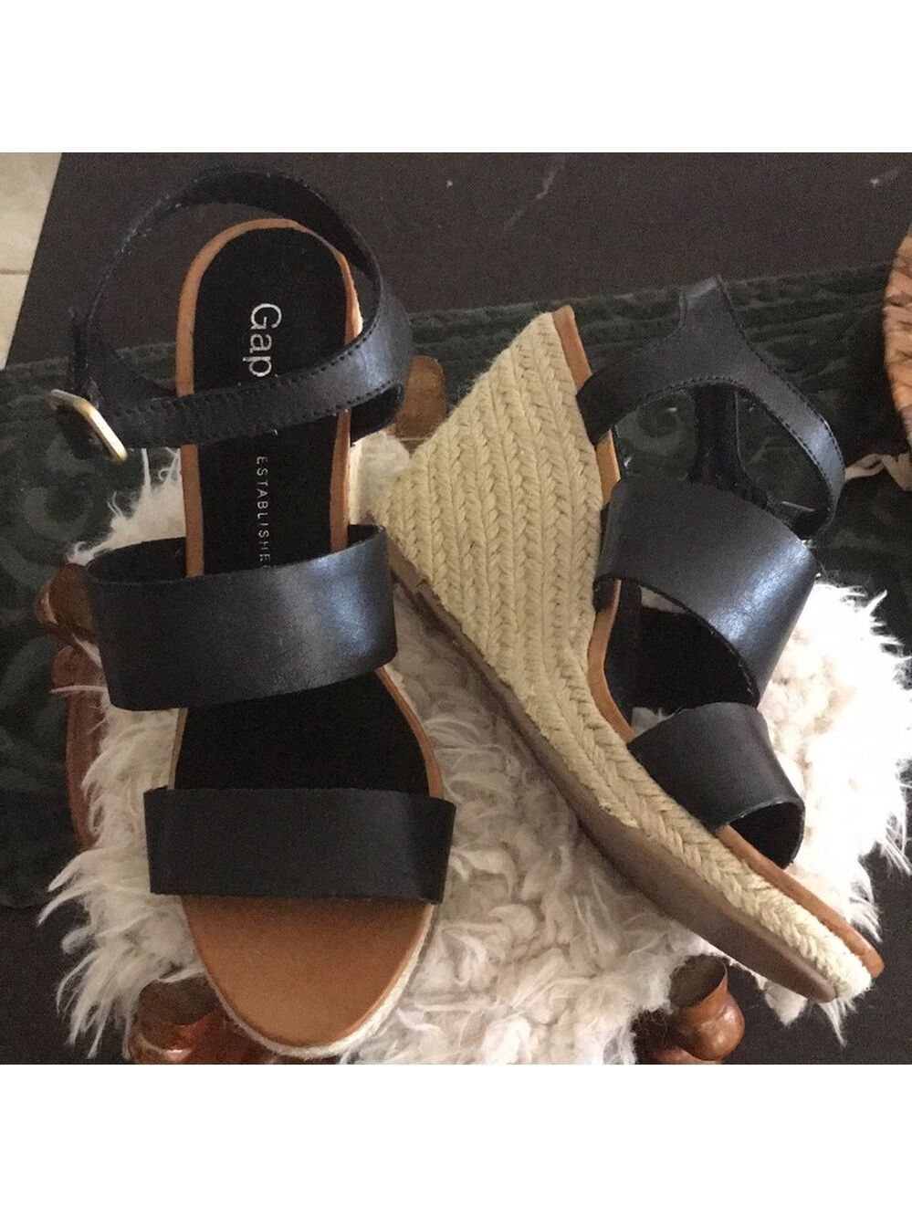 Gap sandals